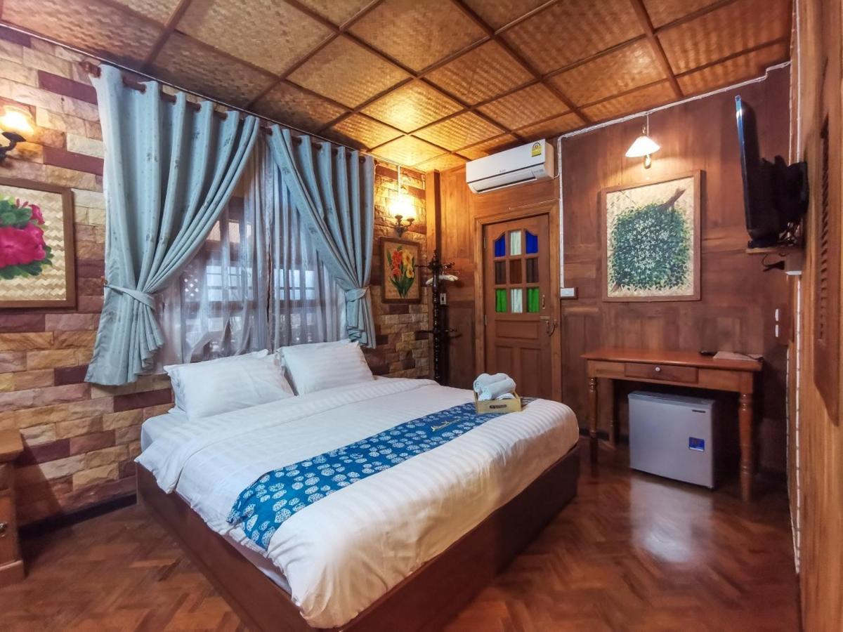 Baanthep Antique Homestay Пхрэ Экстерьер фото